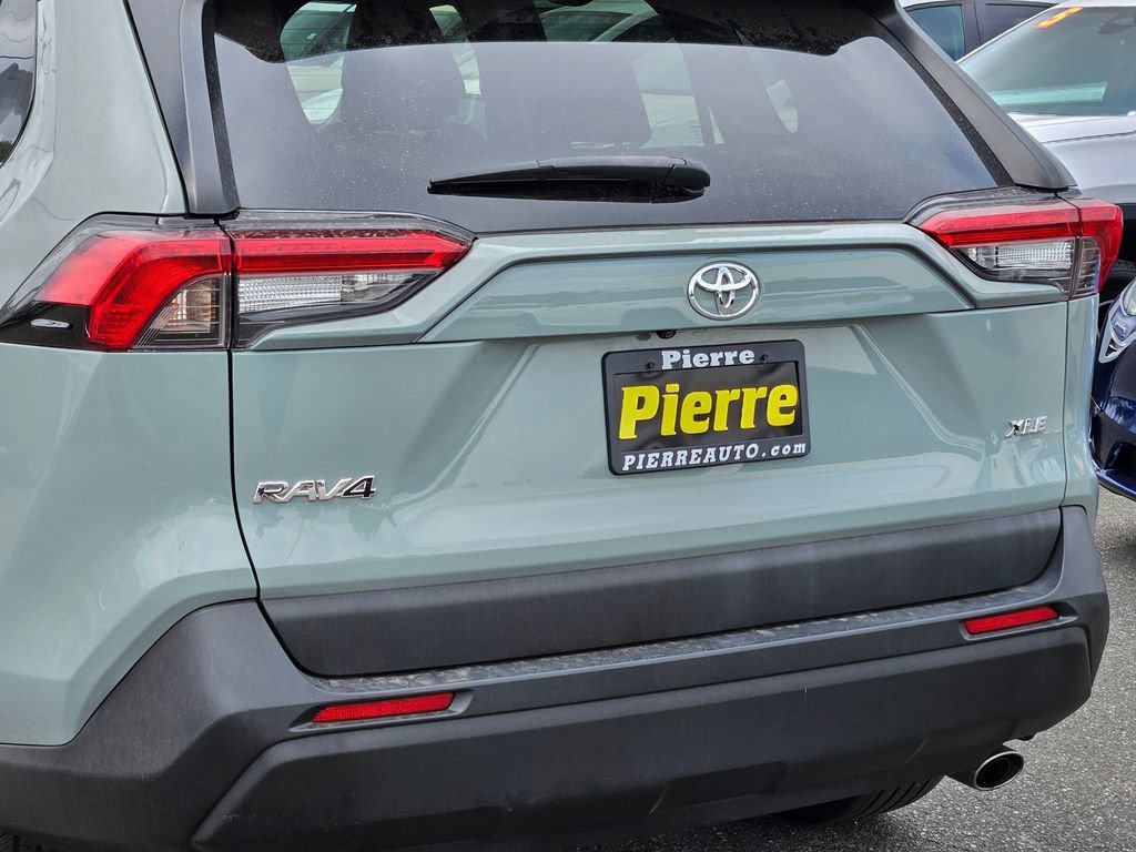 Used 2022 Toyota RAV4 XLE Premium FWD image 10