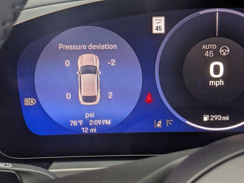 New 2025 Porsche Macan 4S Electric image 16