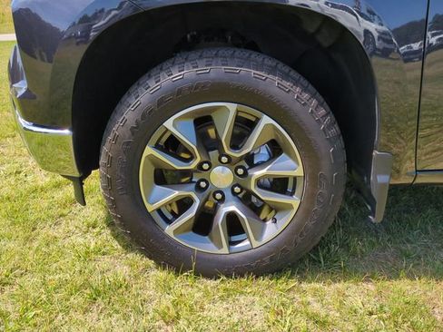 Used 2023 Chevrolet Silverado 1500 LT AWD/4WD image 10