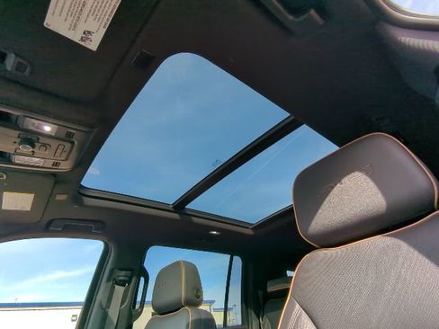 Used 2023 GMC Yukon XL AT4 w/ AT4 Premium Package image 6