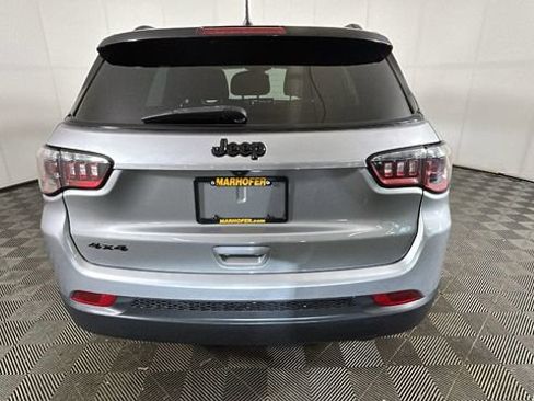 Used 2022 Jeep Compass Latitude w/ Sun and Sound Group AWD/4WD image 3