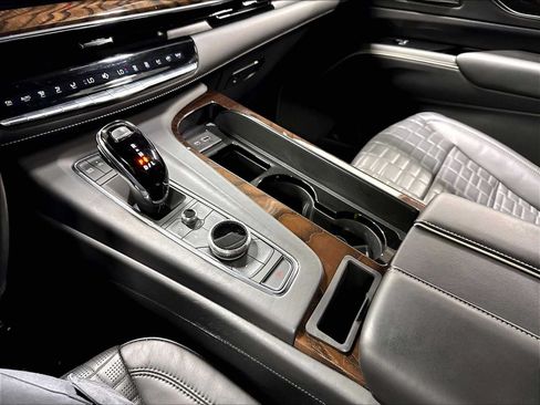 Used 2023 Cadillac Escalade Sport Platinum w/ LPO, ONYX Package AWD/4WD image 19