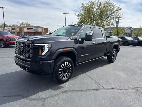Used 2025 GMC Sierra 2500 Denali Ultimate w/ Max Trailering Package AWD/4WD image 3