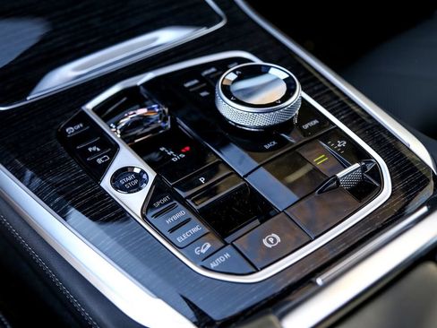 New 2026 BMW X5 xDrive50e w/ Executive Package AWD/4WD image 13
