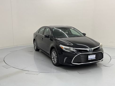 Used 2018 Toyota Avalon Limited FWD image 7