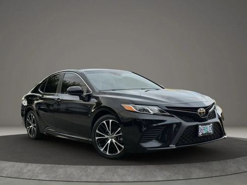 Used 2018 Toyota Camry SE FWD image 4