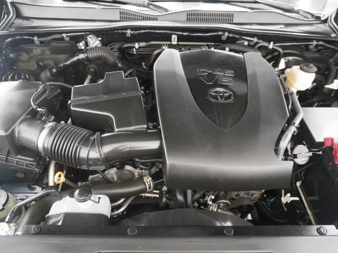 Used 2020 Toyota Tacoma SR5 RWD image 26