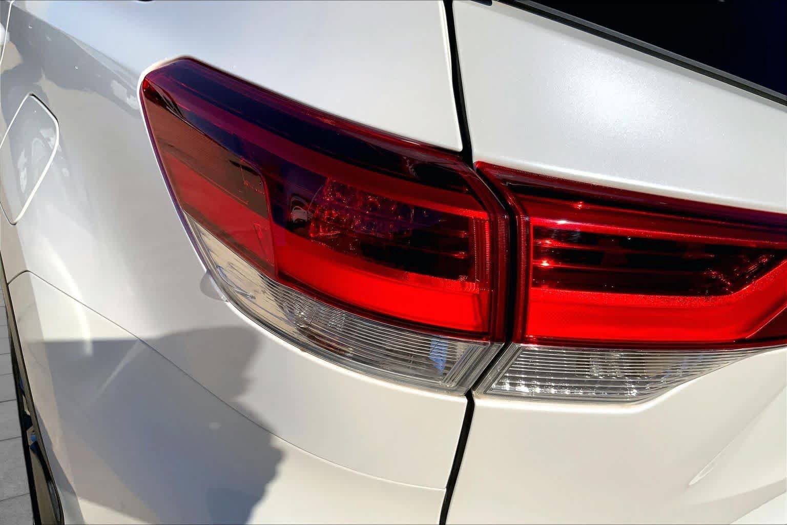 Used 2018 Toyota Highlander Limited Platinum AWD/4WD image 27
