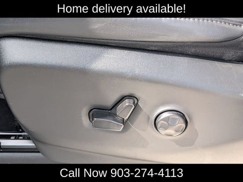 Used 2023 Chrysler Pacifica Touring-L FWD image 25