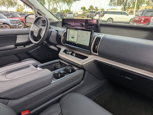 New 2026 Ford Expedition Active image 44