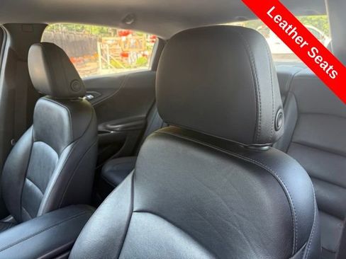 Used 2018 Chevrolet Malibu LT w/ Leather Package FWD image 5