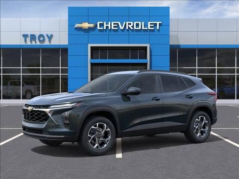 New 2026 Chevrolet Trax LT w/ LT Convenience Package FWD image 2