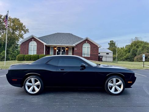 Used 2010 Dodge Challenger R/T image 8