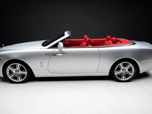 Used 2017 Rolls-Royce Dawn RWD image 19