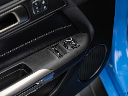 Used 2022 Ford Mustang Shelby GT500 w/ Technology Package RWD image 85