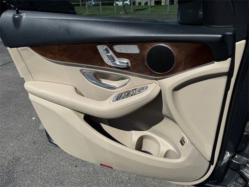 Used 2017 Mercedes-Benz GLC 300 image 16