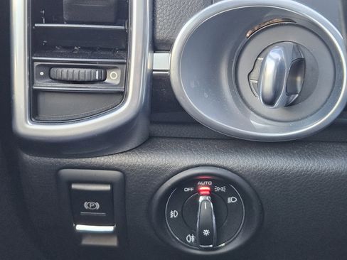 Used 2017 Porsche Cayenne Platinum Edition image 21