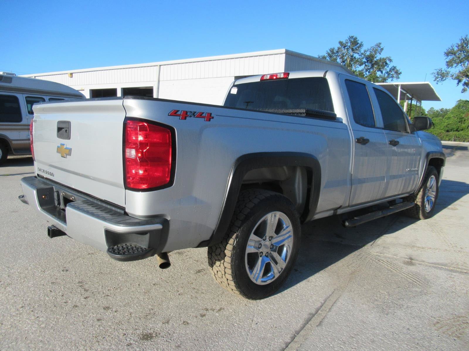 Used 2018 Chevrolet Silverado 1500 Custom w/ Custom Value Package AWD/4WD image 4