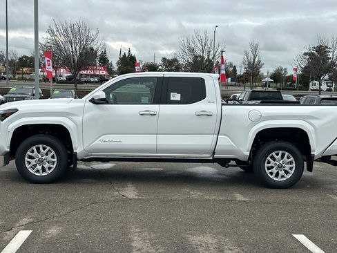 New 2026 Toyota Tacoma SR5 image 9