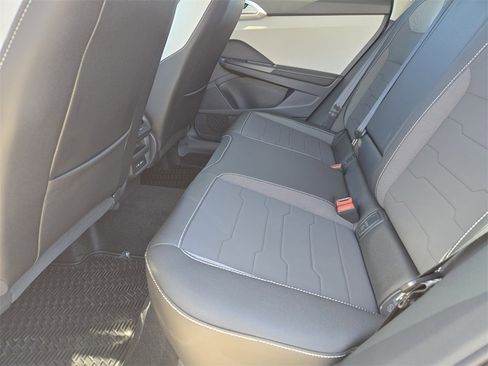 New 2026 Volkswagen Taos SE image 22