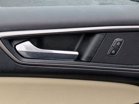 Used 2022 Ford Edge SEL w/ Convenience Package image 13