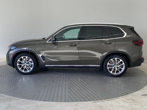 Used 2026 BMW X5 xDrive50e w/ Premium Package AWD/4WD image 2