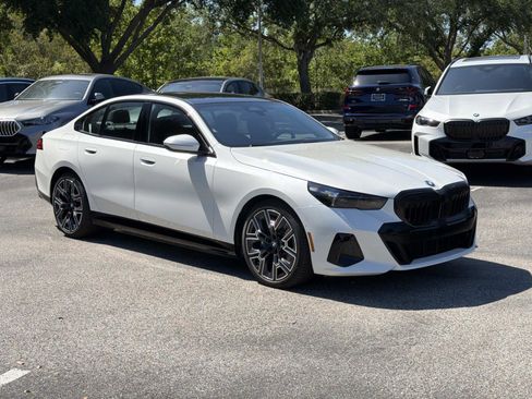 New 2026 BMW 550e xDrive w/ Premium Package AWD/4WD image 2