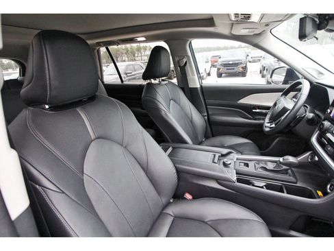 Used 2024 Toyota Grand Highlander AWD image 30