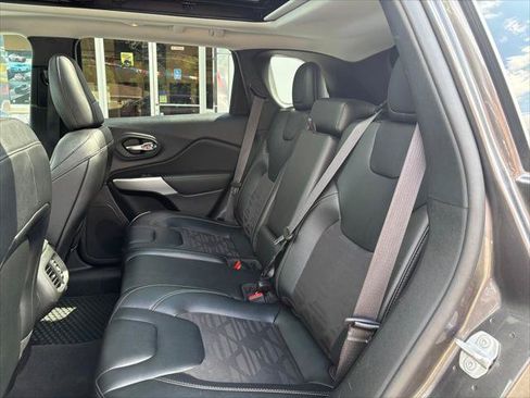 Certified 2022 Jeep Cherokee Latitude w/ Sun & Sound Group AWD/4WD image 13