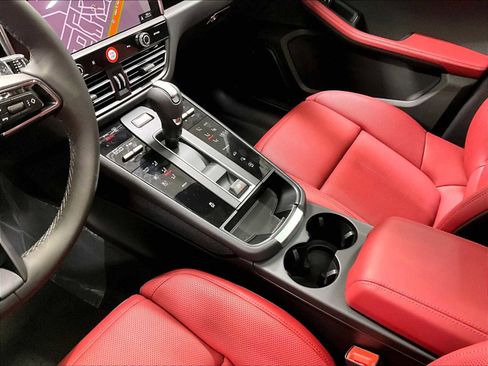 New 2026 Porsche Macan image 17