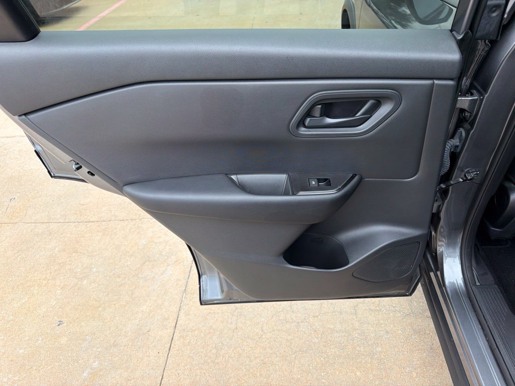 Used 2024 Nissan Rogue S FWD image 13