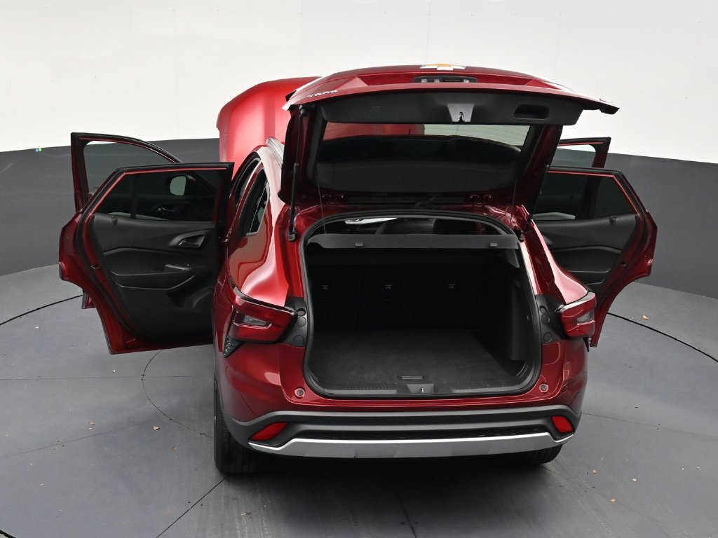 Used 2025 Chevrolet Trax LT FWD image 32