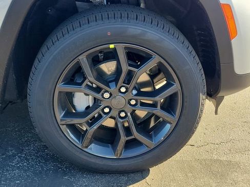 New 2025 Jeep Grand Cherokee Limited image 5