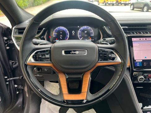 Used 2024 Jeep Grand Cherokee Summit AWD/4WD image 17