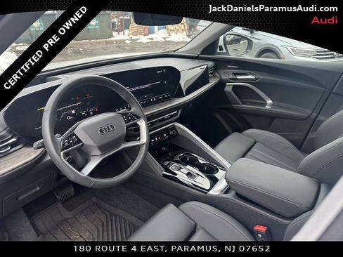 Used 2025 Audi Q5 2.0T Premium Plus w/ Premium Plus image 13