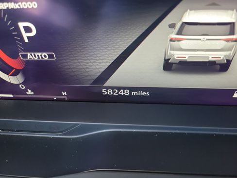 Used 2022 Nissan Pathfinder Platinum w/ Cargo Package image 32