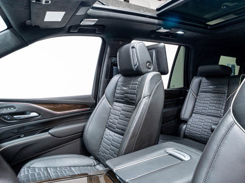 Used 2024 Cadillac Escalade Sport Platinum AWD/4WD image 13