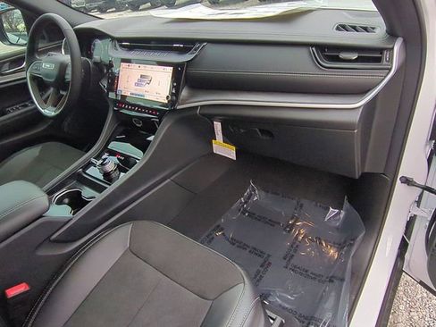 New 2026 Jeep Grand Cherokee Altitude image 38