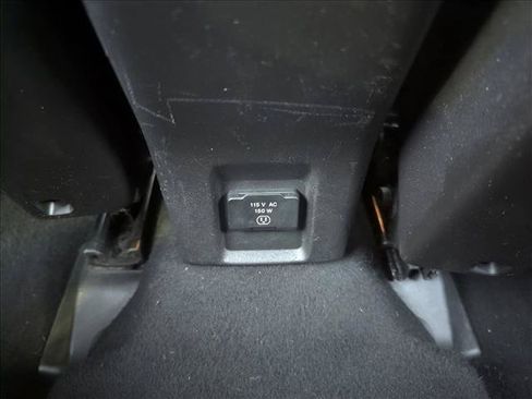 Used 2017 Jeep Renegade Latitude w/ Advanced Technology Group AWD/4WD image 16