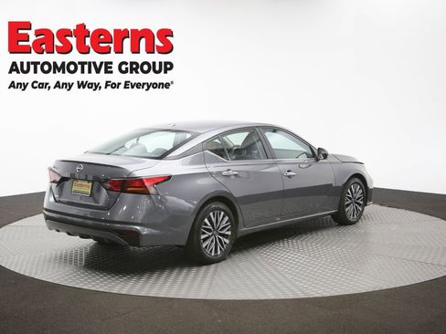 Used 2025 Nissan Altima 2.5 SV FWD image 40