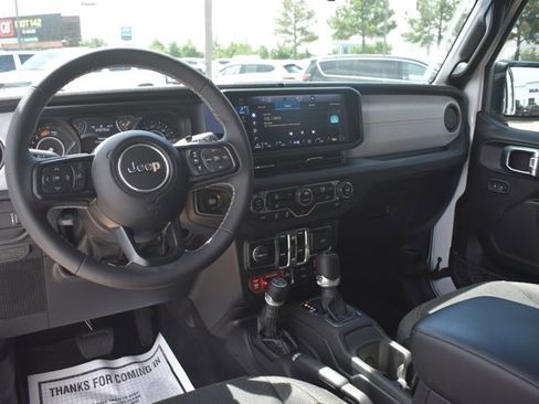 Used 2025 Jeep Wrangler Unlimited Sport AWD/4WD image 18