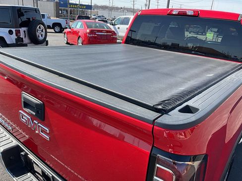 Used 2017 GMC Sierra 1500 SLT w/ Suspension Package, Off-Road image 17