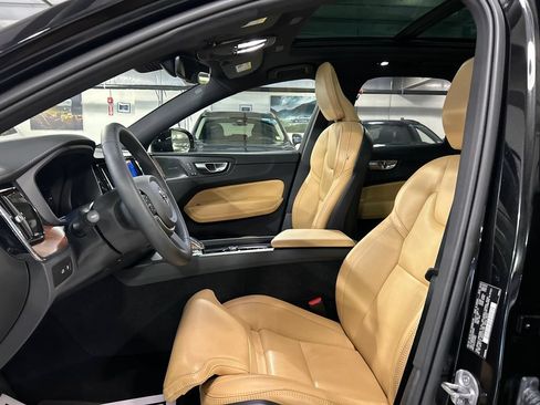 Certified 2023 Volvo XC60 T8 Ultimate w/ Climate Package AWD/4WD image 10