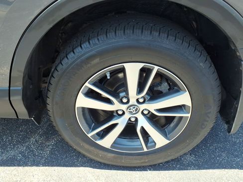 Used 2018 Toyota RAV4 XLE AWD/4WD image 6