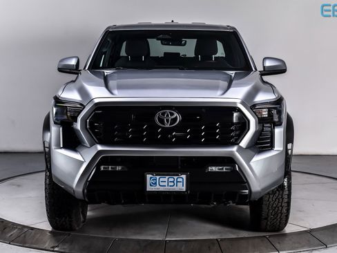 Used 2025 Toyota Tacoma TRD Off-Road image 3