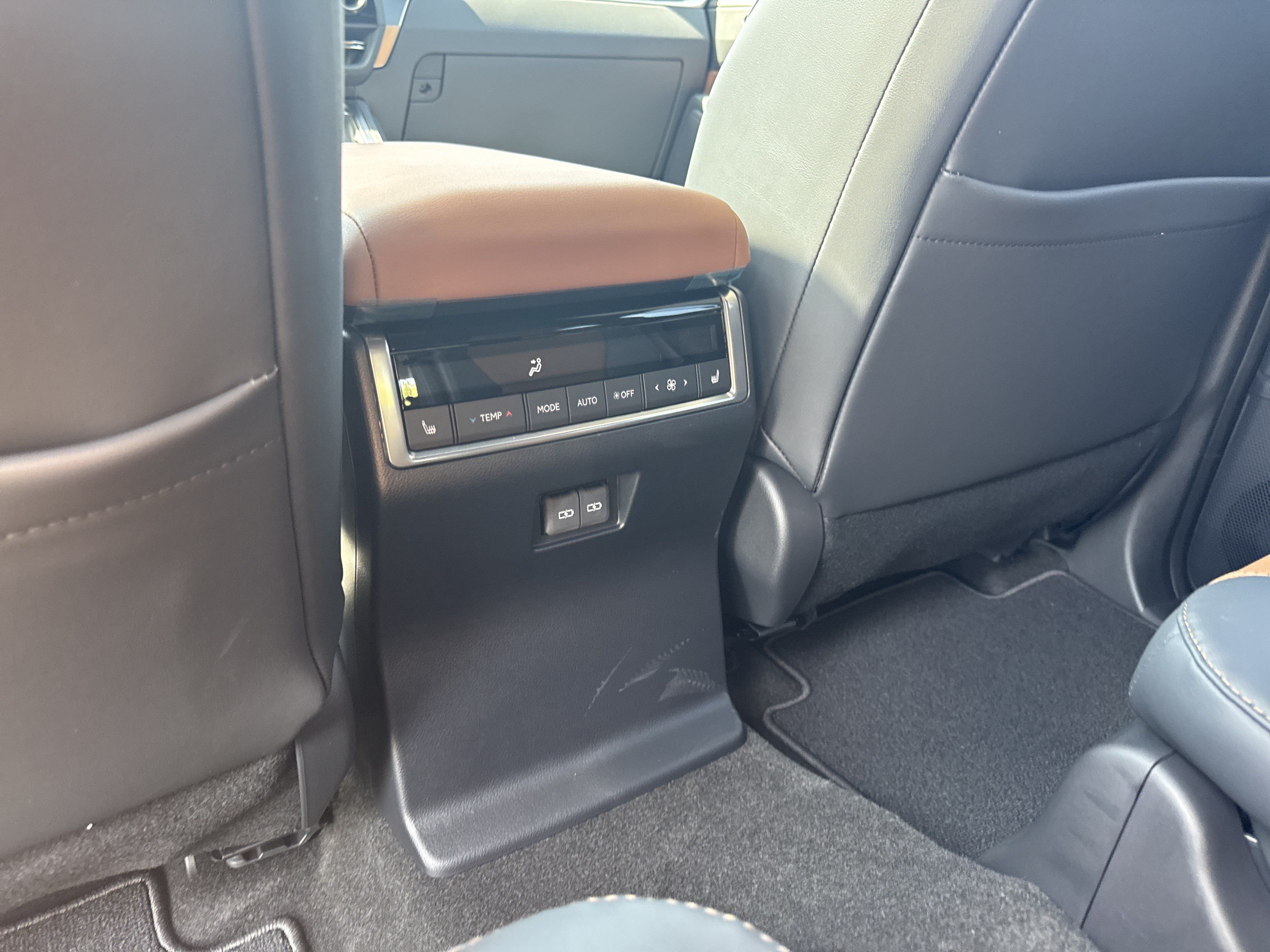 Used 2026 Lexus GX 550 w/ Cold Area Package AWD/4WD image 28