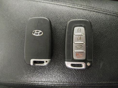Used 2014 Hyundai Sonata Limited w/ Technology Package 05 FWD image 32