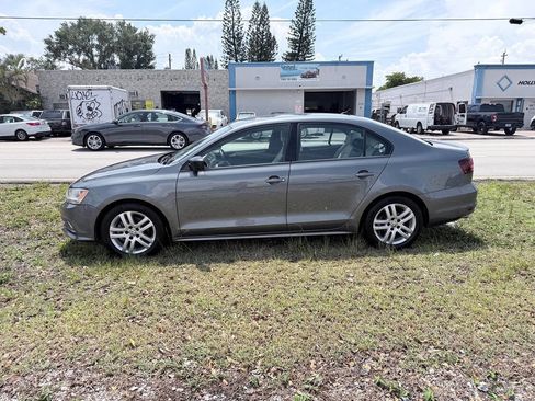 Used 2016 Volkswagen Jetta Sport FWD image 4