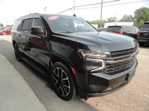 Used 2022 Chevrolet Suburban RST w/ Sport Performance Package AWD/4WD image 4