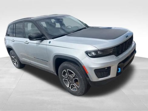 Used 2024 Jeep Grand Cherokee Trailhawk AWD/4WD image 6